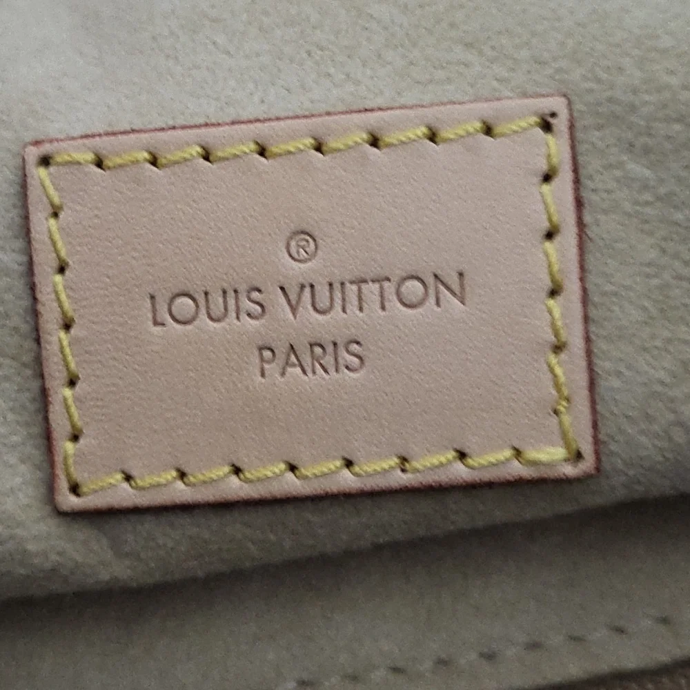 Authentic Louis Vuitton - Picture 5 of 10